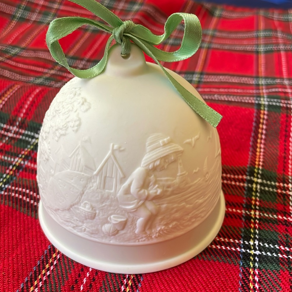 Lladro Ornament Seasons Summer Bell Collectors Society 1992 retired sea side
